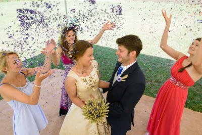 shropshirepetals-confetti-over-couple-4.png