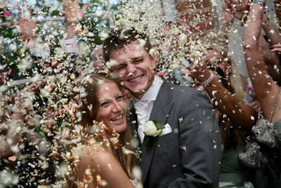 shropshirepetals-wedding-couple-confetti-shot_0.png