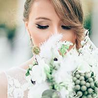 A guide to summer wedding photography - bride smelling bouquet