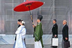 wedding outfit in different cultures - a Japanese bride in white kimono